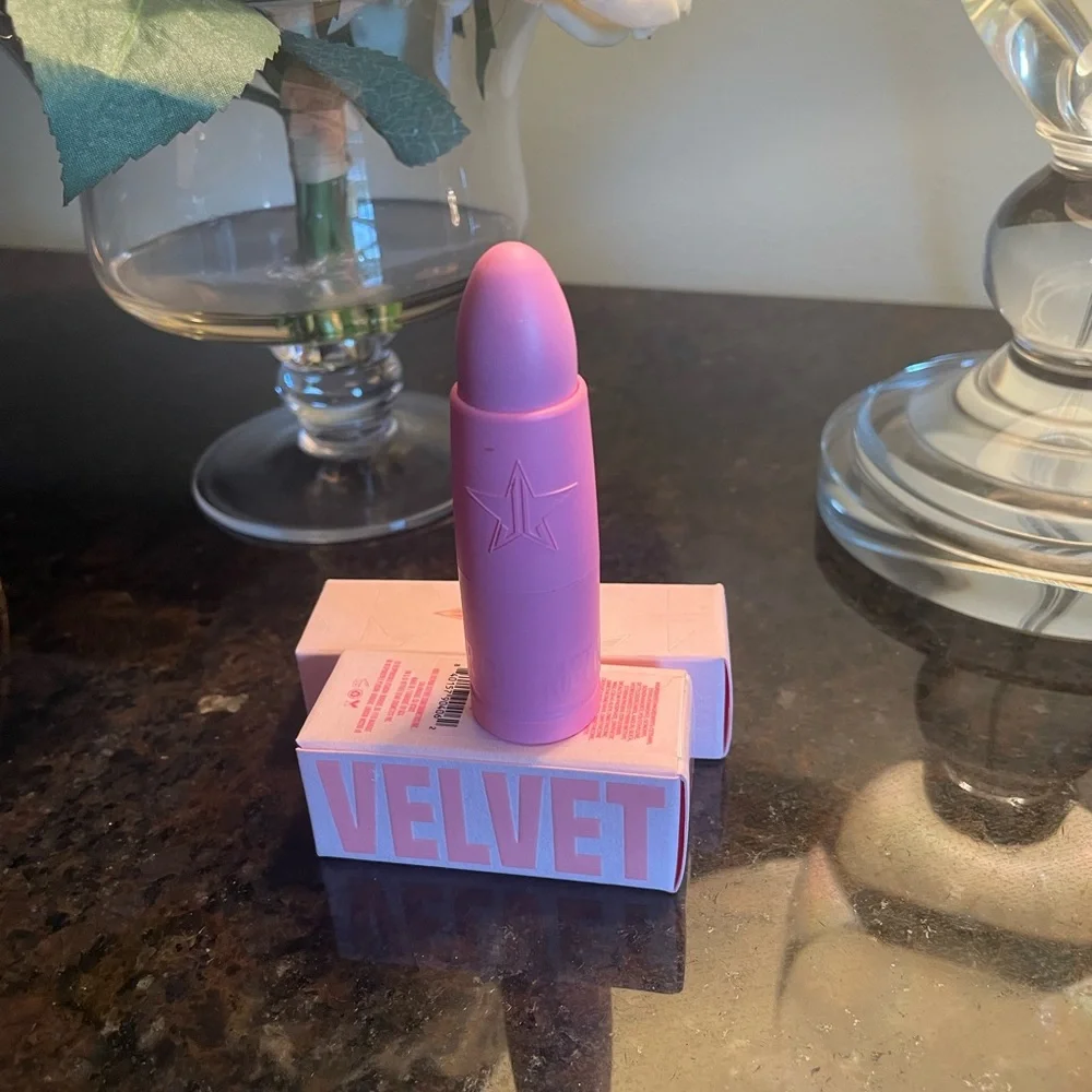 💥🆕💥JEFFREE STAR Velvet Trap Matte Lipstick — Prick (color)